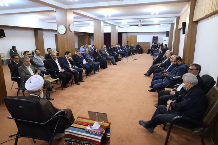 تصاویر / نشست تشکل های کارگری و بازنشستگی استان مازندران با نماینده ولی فقیه