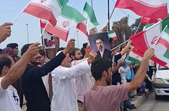 تصاویر/ راهپیمایی اهل سنت بوشهر با شعار مرگ بر آمریکا
