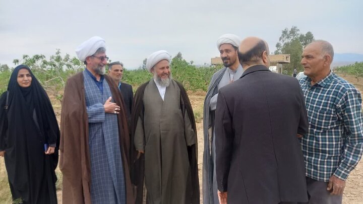 تصاویر/طرح پلاک کوبی شجره طیبه با حضورمسئول ز کات استان اصفهان وامام جمعه آران وبیدگل