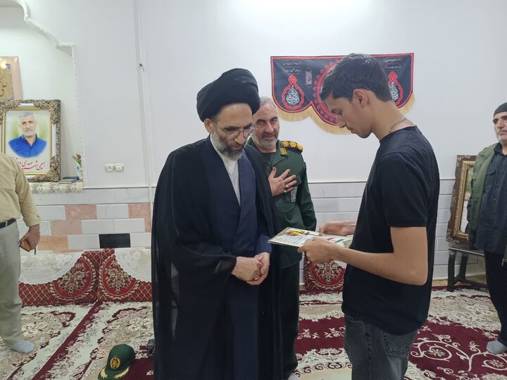 تصاویر/ دیدار نماینده ولی فقیه درکاشان با خاناده شهداء وجانبازان جنگ رمضان سفیدشهر ویزدل