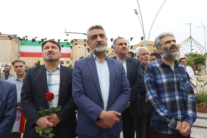 تصاویر / تجدید میثاق کارگران اصفهانی با شهدای کارگر جنگ رمضان