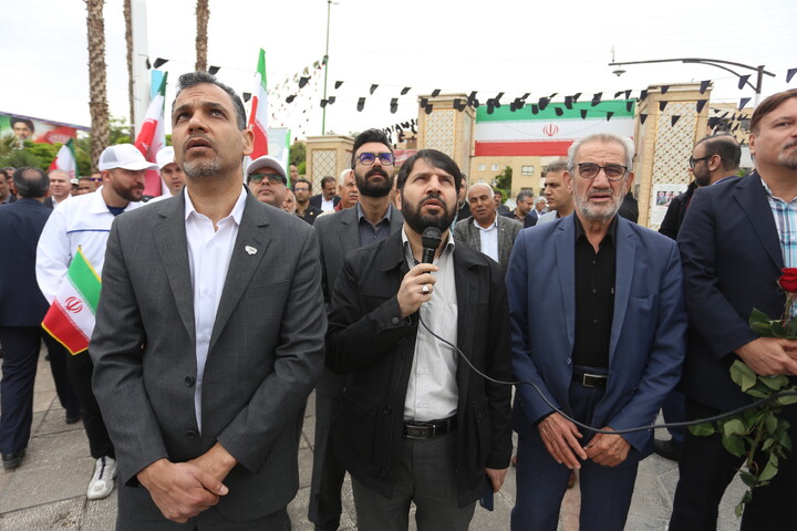 تصاویر / تجدید میثاق کارگران اصفهانی با شهدای کارگر جنگ رمضان