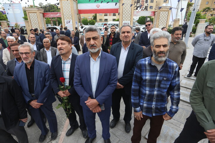تصاویر / تجدید میثاق کارگران اصفهانی با شهدای کارگر جنگ رمضان