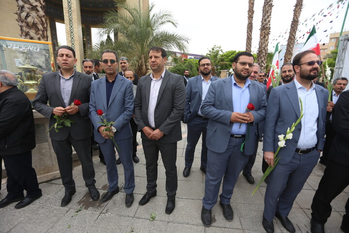 تصاویر / تجدید میثاق کارگران اصفهانی با شهدای کارگر جنگ رمضان