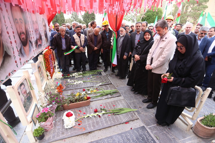 تصاویر / تجدید میثاق کارگران اصفهانی با شهدای کارگر جنگ رمضان