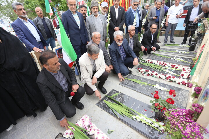 تصاویر / تجدید میثاق کارگران اصفهانی با شهدای کارگر جنگ رمضان