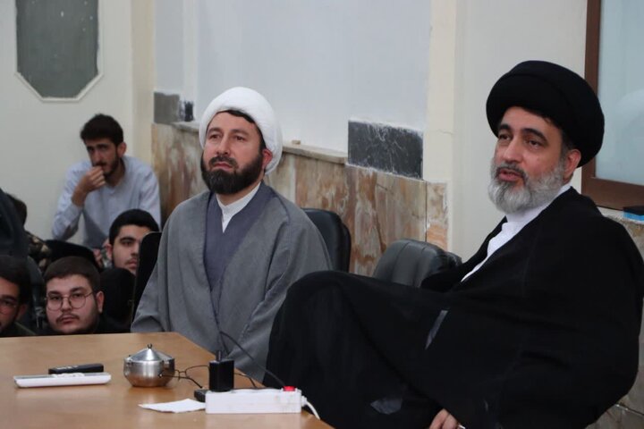 تصاویر/ نشست هم‌اندیشی فعالان جهادی مدرسه علمیه آیت‌الله مجتهدی و آیت‌الله حق‌شناس