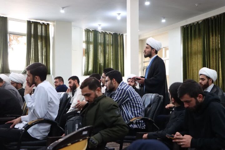 تصاویر/ نشست هم‌اندیشی فعالان جهادی مدرسه علمیه آیت‌الله مجتهدی و آیت‌الله حق‌شناس