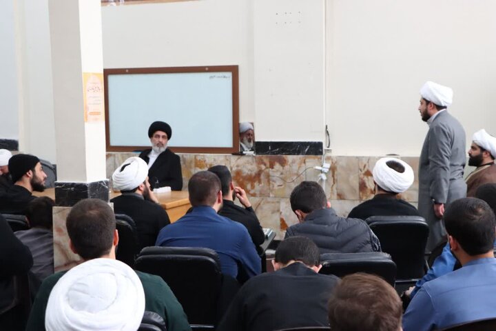 تصاویر/ نشست هم‌اندیشی فعالان جهادی مدرسه علمیه آیت‌الله مجتهدی و آیت‌الله حق‌شناس