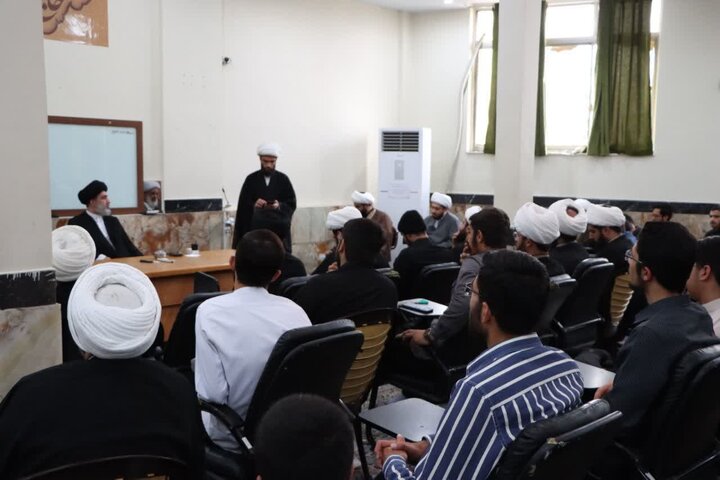 تصاویر/ نشست هم‌اندیشی فعالان جهادی مدرسه علمیه آیت‌الله مجتهدی و آیت‌الله حق‌شناس