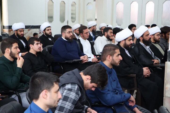 تصاویر/ نشست هم‌اندیشی فعالان جهادی مدرسه علمیه آیت‌الله مجتهدی و آیت‌الله حق‌شناس