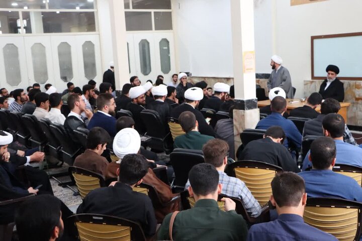 تصاویر/ نشست هم‌اندیشی فعالان جهادی مدرسه علمیه آیت‌الله مجتهدی و آیت‌الله حق‌شناس