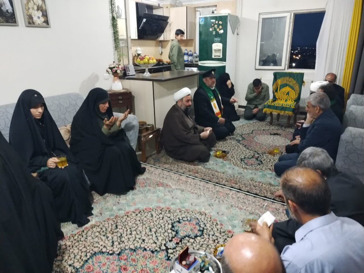 از حضور کاروان زیر سایه خورشید در بیمارستان‌ها و آتشنشانی‌ها تا برپایی میزهای خدمت‌رسانی به مردم + تصاویر و ویدیو