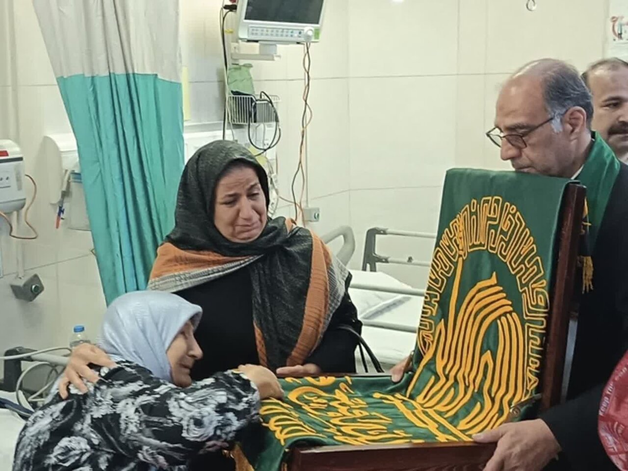 از حضور کاروان زیر سایه خورشید در بیمارستانها و آتشنشانیها تا برپایی میزهای خدمترسانی به مردم + تصاویر و ویدیو