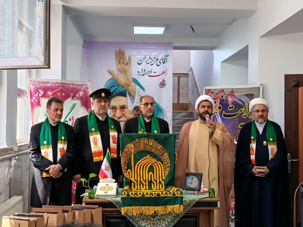 از حضور کاروان زیر سایه خورشید در بیمارستان‌ها و آتشنشانی‌ها تا برپایی میزهای خدمت‌رسانی به مردم + تصاویر و ویدیو