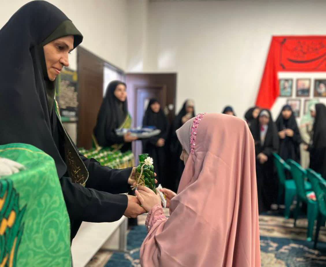 از حضور کاروان زیر سایه خورشید در بیمارستانها و آتشنشانیها تا برپایی میزهای خدمترسانی به مردم + تصاویر و ویدیو