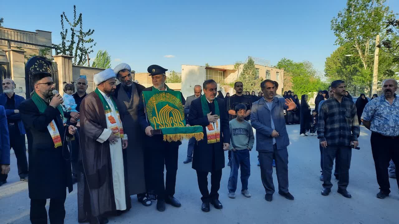 از حضور کاروان زیر سایه خورشید در بیمارستان‌ها و آتشنشانی‌ها تا برپایی میزهای خدمت‌رسانی به مردم + تصاویر و ویدیو