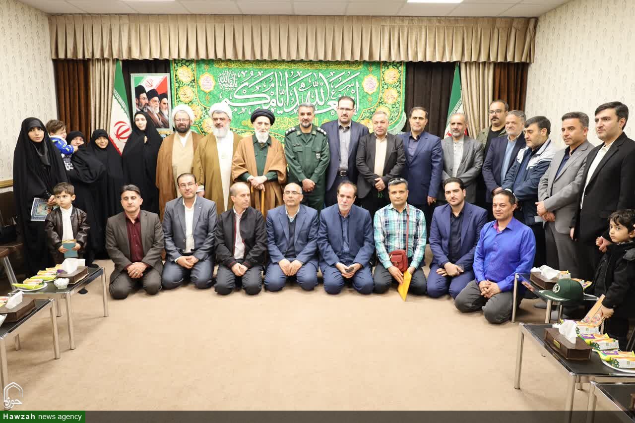 تصاویر/ دیدار اعضای شورای کار و تعاون  و تجلیل از خانواده شهید مصطفی تمثیلی توسط آیت الله موسوی اصفهانی
