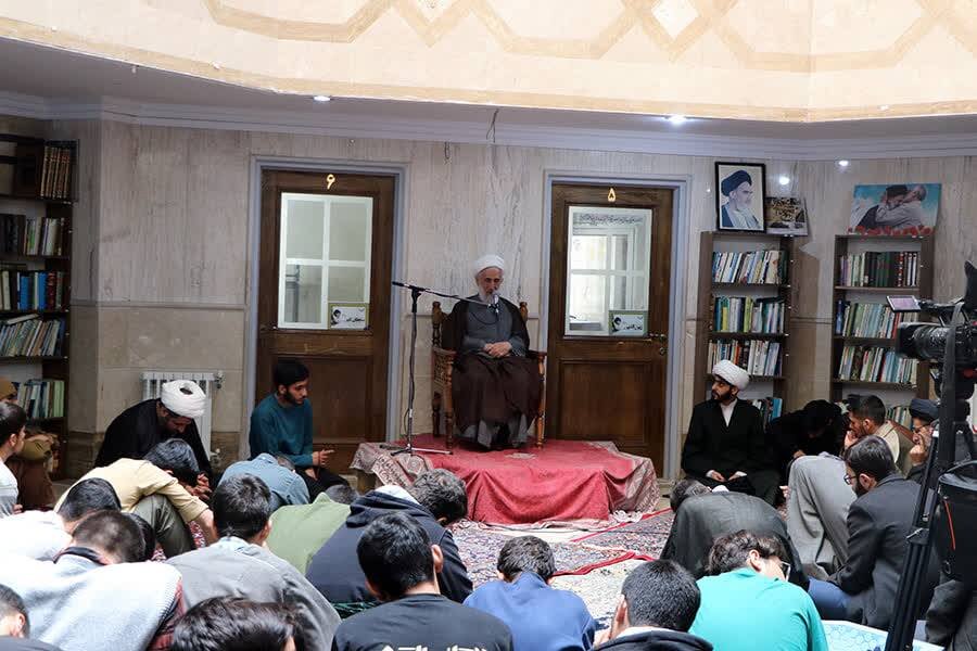 انسجام ملی و حضور مردمی از الطاف الهی است