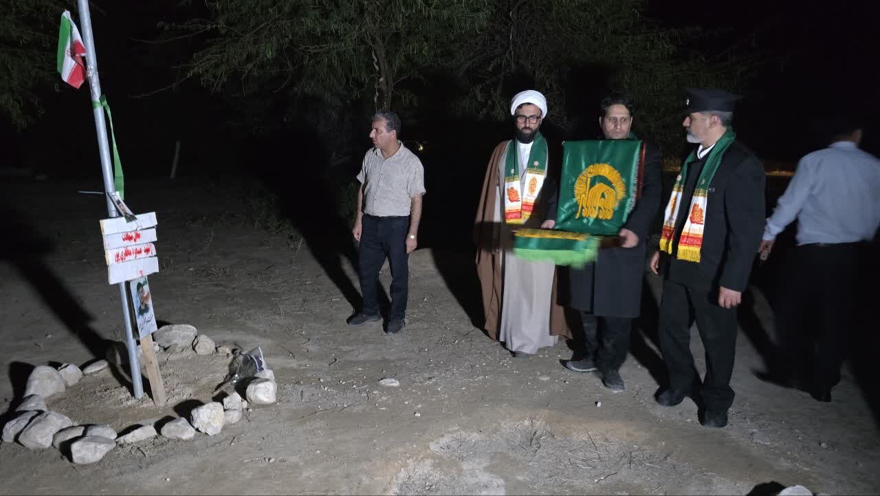 تصاویر/ زیارت خادمان امام رضا(ع) از یادمان شهدای جنگ رمضان در دشتی