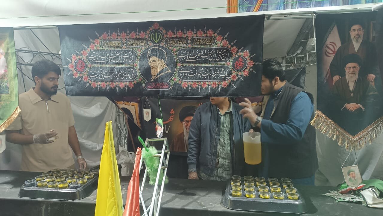قم المقدسہ میں ہندوستانی طلاب کے 14 موکب ایرانی عوام کی خدمت میں مصروف، اخوت اور بے مثال یکجہتی کا تاریخی منظر