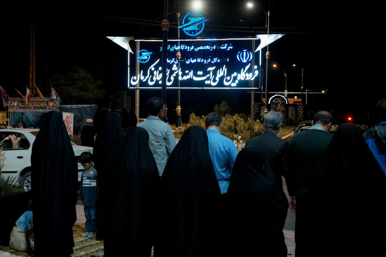 تصاویر/ حضور مردم کرمان در گوشه و کنار شهر- میدان پرواز