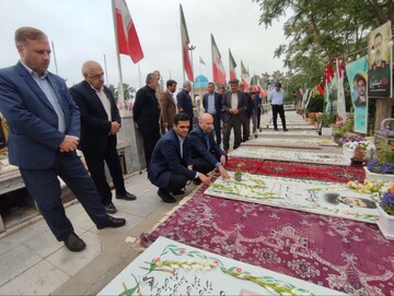 تصاویر / تجدید میثاق جامعه کارگری کاشان با شهدای کارگر جنگ رمضان