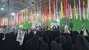 فیلم | حضور خادمان آستان قدس رضوی در روستای حسین‌آباد کویر همراه با اجتماع دختران حاج قاسم