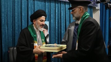 تصاویر/ دیدار حاملین و خادمین پرچم امام رضا با نماینده ولی فقیه در آذربایجان غربی