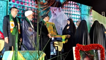 تصاویر/  گناوه میزبان اجتماع بزرگ مردمی در سایه پرچم متبرک رضوی