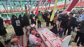 تصاویر/ عطرافشانی شهید جنگ رمضان با حضور خدام رضوی