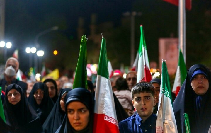 تصاویر/ اجتماع حمایت از وطن در منیریه تهران