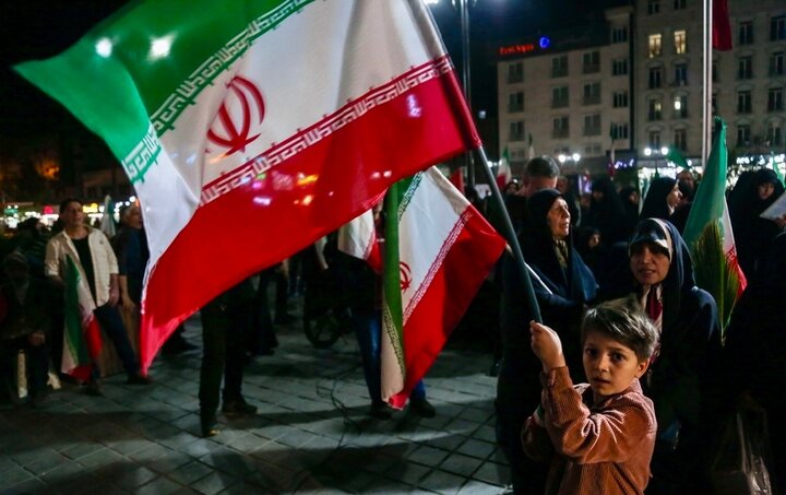 تصاویر/ اجتماع حمایت از وطن در منیریه تهران