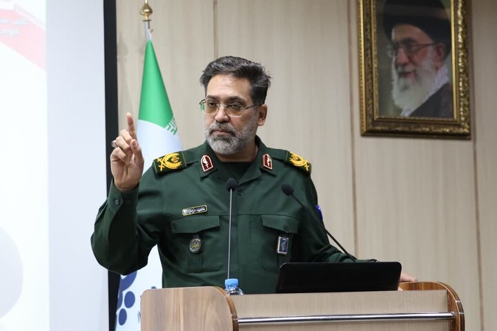 تصاویر / آیین تجلیل از خانواده های شهدای والامقام جنگ تحمیلی رمضان در ملایر