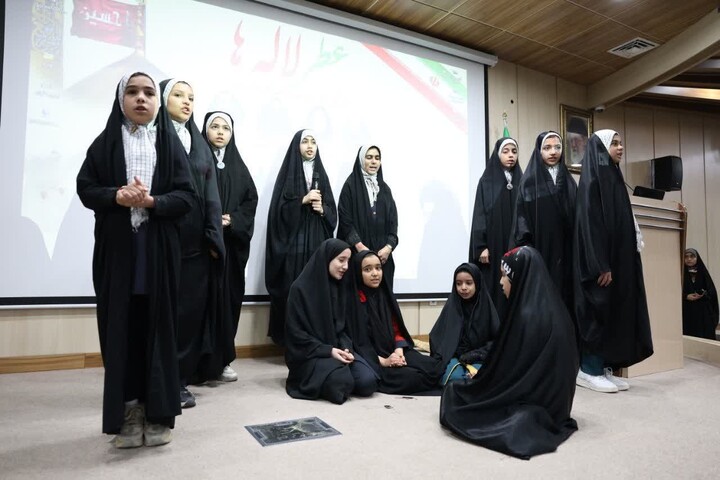 تصاویر / آیین تجلیل از خانواده های شهدای والامقام جنگ تحمیلی رمضان در ملایر