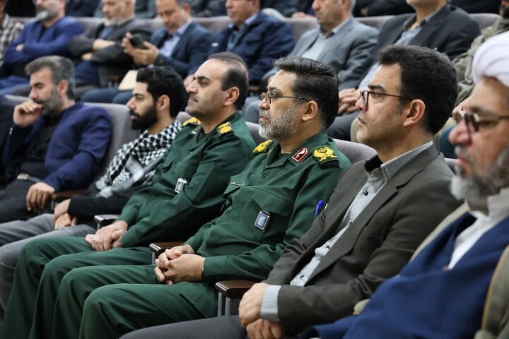 تصاویر / آیین تجلیل از خانواده های شهدای والامقام جنگ تحمیلی رمضان در ملایر