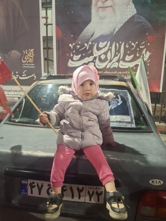 تصاویر/ پانزدهمین شب پرچم گردانی مردم محله ابن سینای امیرکلا در میدان انقلاب