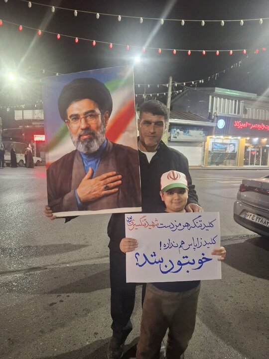 تصاویر/ پانزدهمین شب پرچم گردانی مردم محله ابن سینای امیرکلا در میدان انقلاب