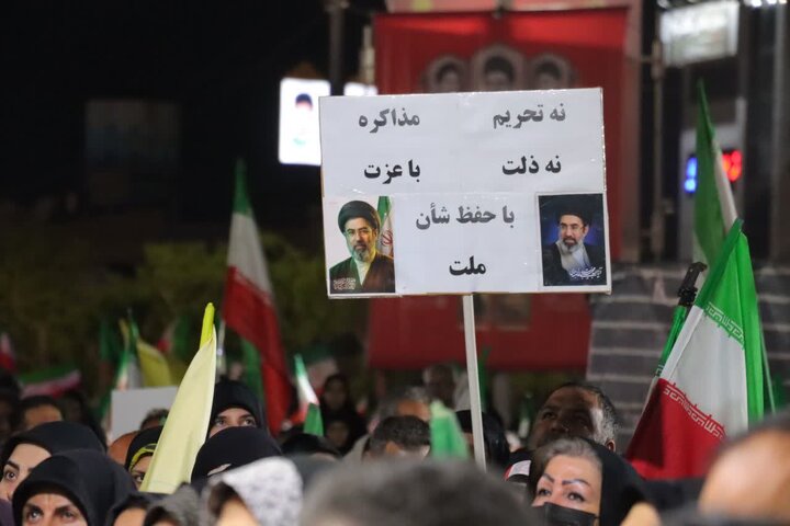تصاویر/ تجمع باشکوه مردم اسلامشهر در شب پنجاه و ششم