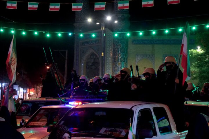 تصاویر | پنجاه و ششمین حضور شبانه مردم  آران وبیدگل وبانوان جانفدادر میدان سردارسلیمانی