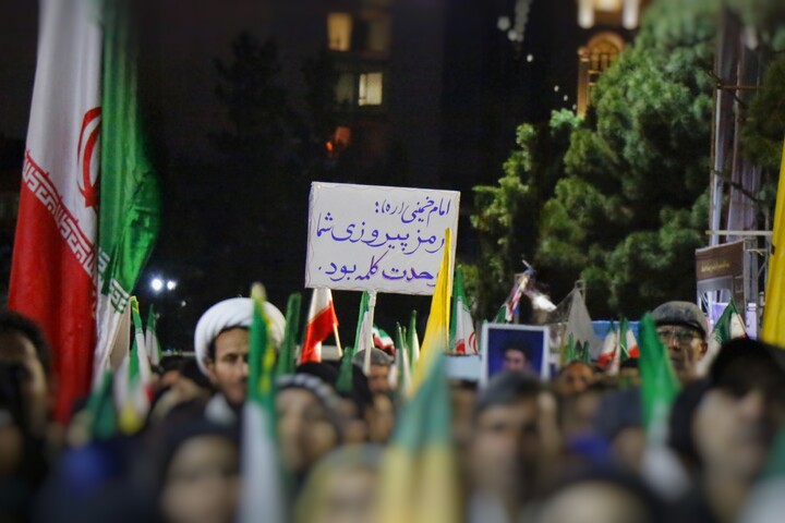 تصاویر/ حضور کرمانی ها به همراه حجت الاسلام راجی در شب پنجاه و ششم