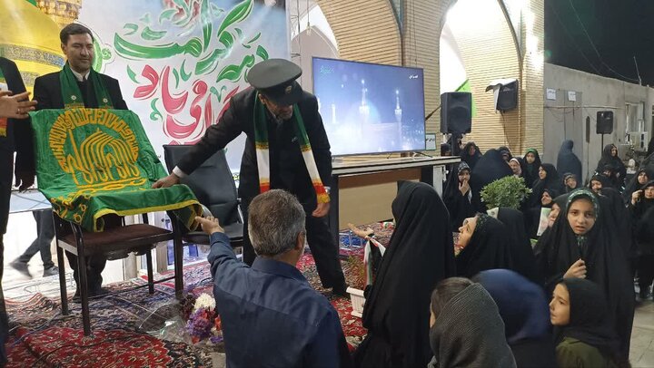 تصاویر/حضور کاروان زیر سایه خورشیددر تجمع مردمی شهر ابوزیدآباد