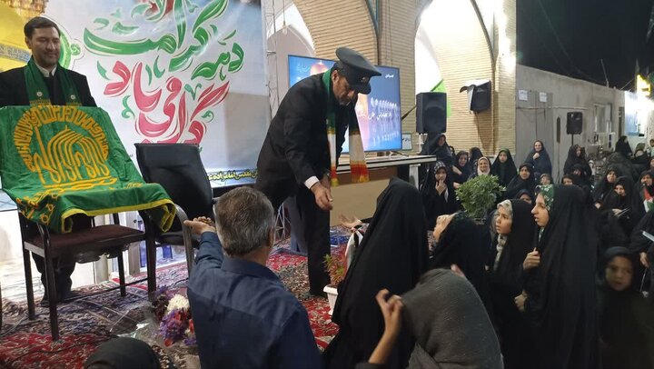 تصاویر/حضور کاروان زیر سایه خورشیددر تجمع مردمی شهر ابوزیدآباد