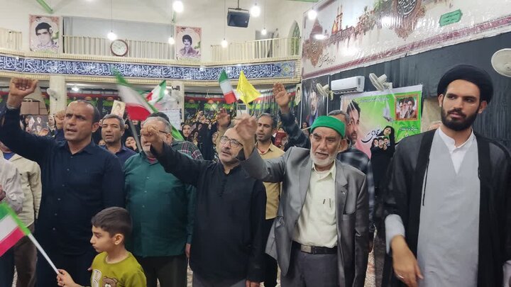 تصاویر/ تجمع مردم روستای چارک برای حمایت از نظام