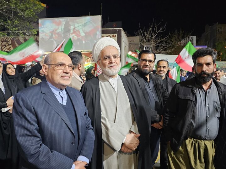 تصاویر/اجتماع بزرگ مردم سنندج در پاسداشت یاد امامِ شهیدِ امت و اعلام همراهی با رهبر انقلاب
