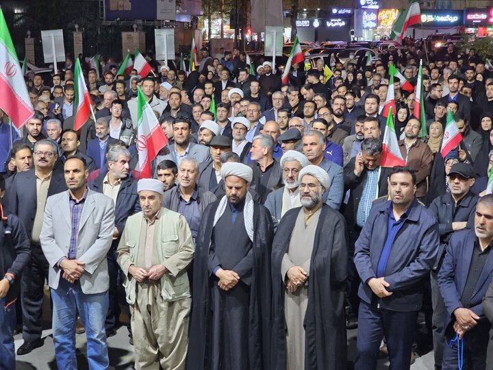 تصاویر/اجتماع بزرگ مردم سنندج در پاسداشت یاد امامِ شهیدِ امت و اعلام همراهی با رهبر انقلاب