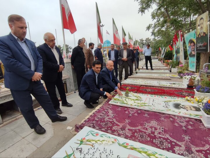 تصاویر / تجدید میثاق جامعه کارگری کاشان با شهدای کارگر جنگ رمضان