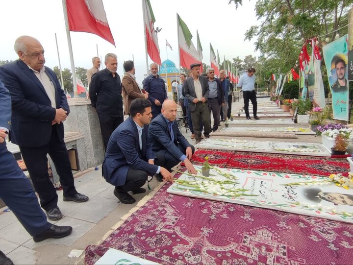 تصاویر / تجدید میثاق جامعه کارگری کاشان با شهدای کارگر جنگ رمضان