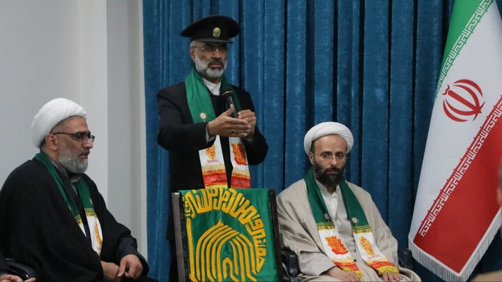 تصاویر/ دیدار حاملین و خادمین پرچم امام رضا با نماینده ولی فقیه در آذربایجان غربی
