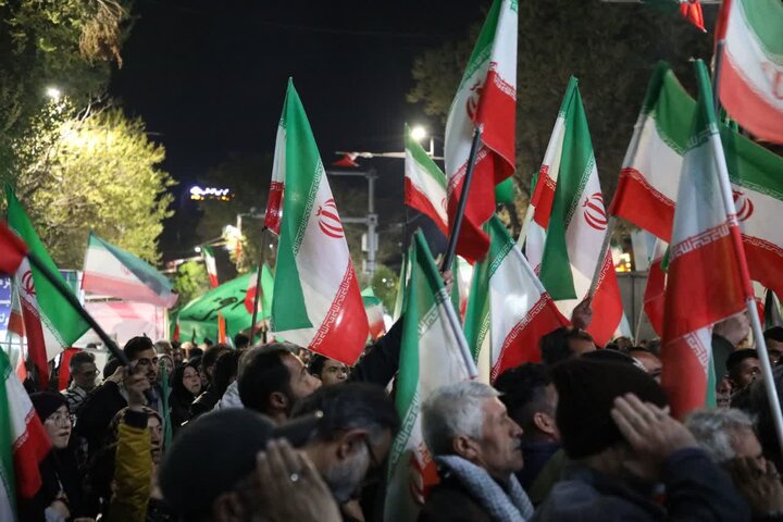تصاویر/ پنجاه و ششمین شب؛ حضور خستگی‌ناپذیر مردم شهرستان ارومیه پای انقلاب